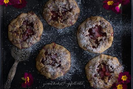 Erdbeer-Galettes mit Knuspertopping