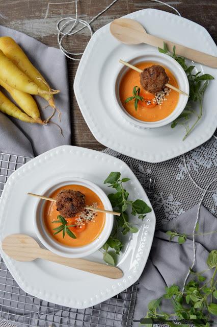 Karotten Paprika Suppe mit Hack-Zitronen-Klöße / Carrot and Sweet Pepper Soup with Meatballs