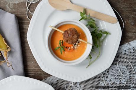 Karotten Paprika Suppe mit Hack-Zitronen-Klöße / Carrot and Sweet Pepper Soup with Meatballs