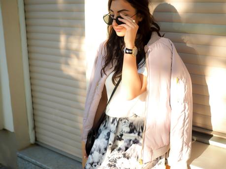 Boohoo Bomber Jacket and Skater Skirt Oh My Love Asos Asseenonme Samieze Streetstyle Summer Rock Minirock Blouson Schulmädchen Look school girl outfit inspiration white blag UGG Australia Sandals Platform Sliders