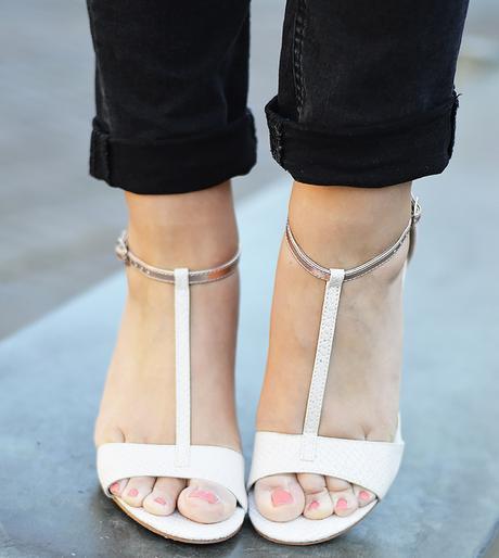 Outfit: Off Shoulder Shirt, Ripped Jeans & T-Strap Sandals