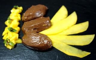 Schokoladenmousse an Mangosalat (4P)