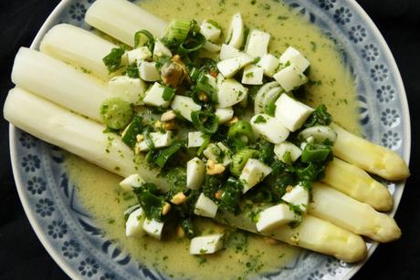 spargel mit fruehlingszwiebel-ei-stippe