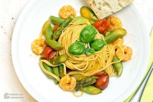 Pasta mit Spargel und Garnelen