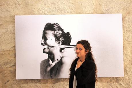 Silvia Grav mit einem ihrer Werke
