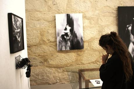 Silvia Grav in ihrer neuen Ausstellung