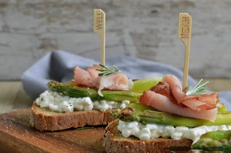 Spargel Schinken Crostini / Roasted Asparagus Crostini Recipe