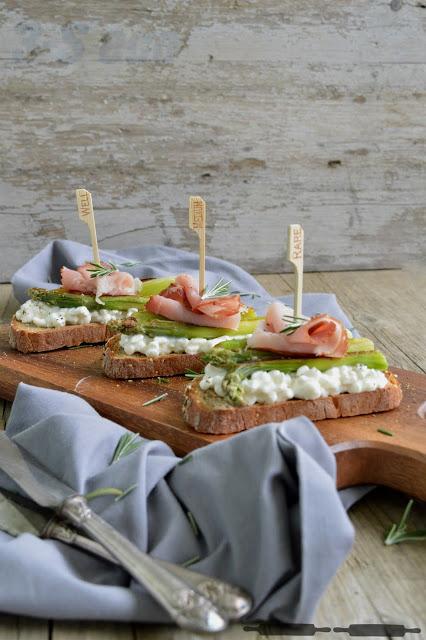 Spargel Schinken Crostini / Roasted Asparagus Crostini Recipe