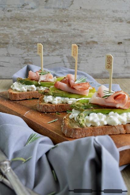 Spargel Schinken Crostini / Roasted Asparagus Crostini Recipe