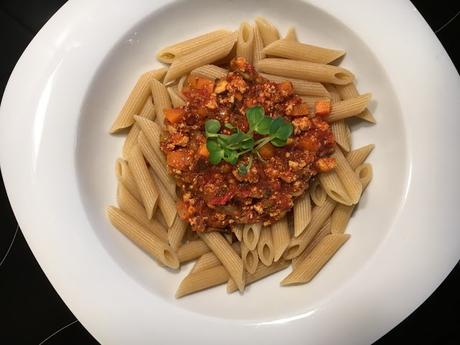 FOOD | Wholegrain Noodles with Plant-Based Bolognese