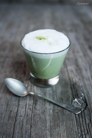 Matcha Granola mit Himbeeren