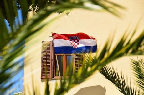 19_kroatische-Flagge-Fazana-Istrien-Kroatien