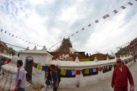Stupa-Bodnath-nach-erdbeben-nepal