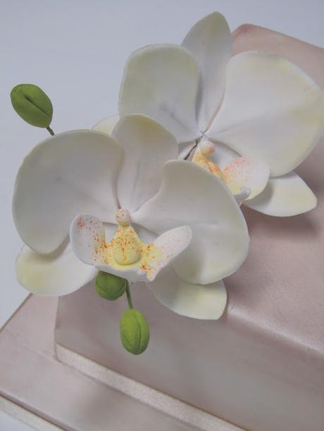 Hochzeitstorte mit Orchideen