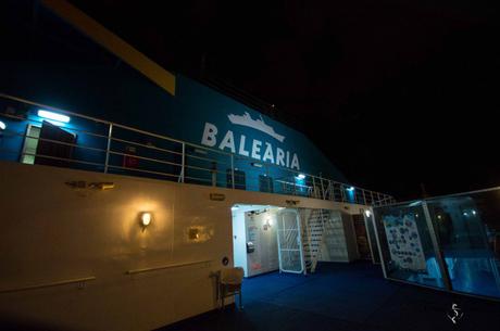 Balearia Fähre bei Nacht