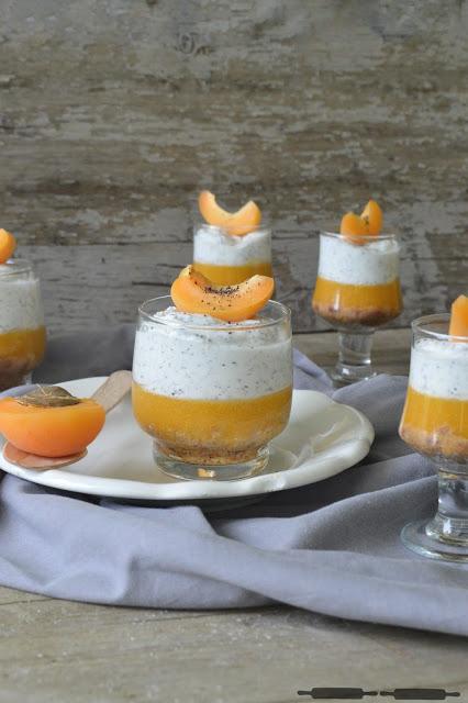 Aprikosen Holunder Dessert / Apricot and Elderflower Yogurt in a Jar