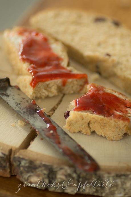 Dinkel-Hefezopf mit Cranberries und Rezension von „Der Duft von frischem Brot“