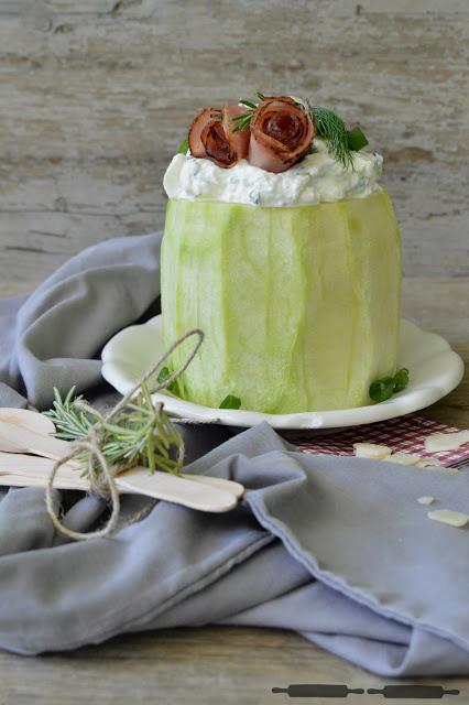 Pikante Melonentorte mit Prosciutto-Rosen / spicy Melon Cake with Prosciutto Roses