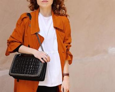 OUTFIT { TRENCHCOAT AND STAN SMITH'S }