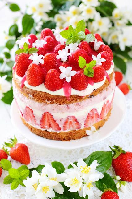 Erdbeer Stracciatella Torte