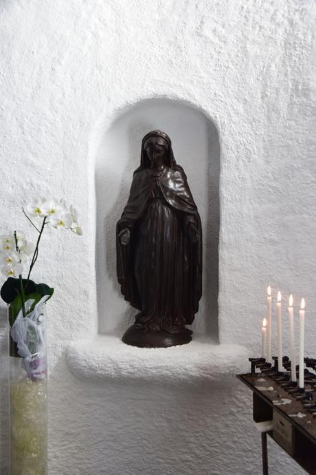 20_Madonna-Statue-Kirche-Stella-Maris-Porto-Cervo-Costa-Smeralda-Sardinien-Italien