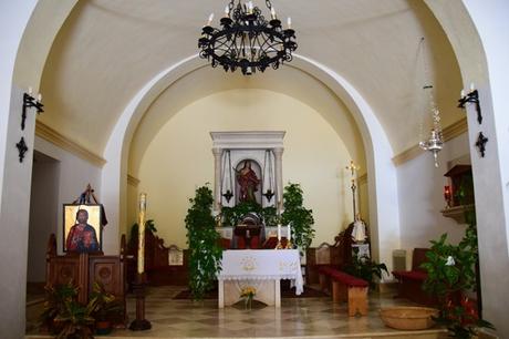 08_Altar-Kirche-San-Pantaleo-Sardinien-Italien