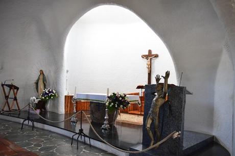 19_Altar-Kirche-Stella-Maris-Porto-Cervo-Costa-Smeralda-Sardinien-Italien