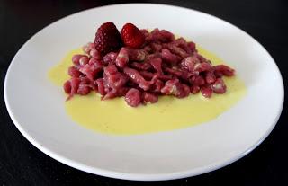 Himbeerspätzle mit Vanillesauce (2P)