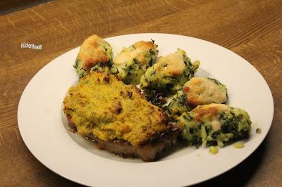 Kalbsrückensteak mit Meerrettichkruste zu Spinatspatzen