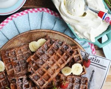 Wir schmelzen dahin! Schoko-Bananen-Waffeln mit Vanilleeis