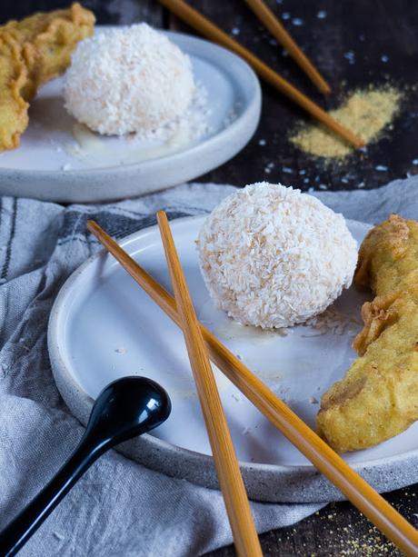 ausgebackene Tempura Curry Bananen mit Kokoseis