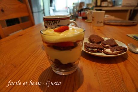 Brownie-Vanille-Erdbeer-Trifle