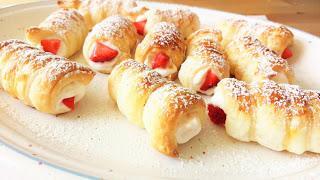 Erdbeer-Schaumröllchen