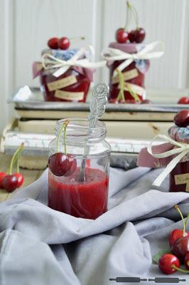 klassisch hausgemachte Kirschmarmelade mit Rosmarinnadeln / homemade Cherry Rosemary Jam