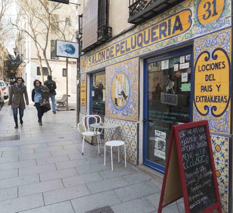 genossenschaftliches Bio- und fair Trade Cafe del Mar OCSI in einem ehemaligen Friseursalon in Lavapies in Madrid, 20.3.2016, Foto Robert B. Fishman