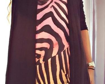 Outfit – Zebra Shirt mit Cardigan und Jeans