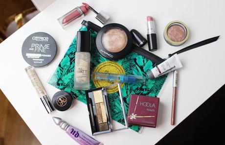 What's In My Make Up Travel Bag