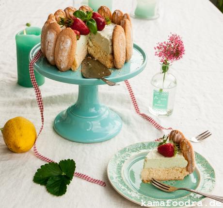 Sommerfrische: Erdbeer-Charlotte mit Basilikum-Zitronen-Joghurtmousse