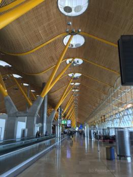 Moderne Architektur im Terminal T4 Foto (c) Reise Leise