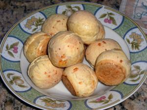 Pão de Queijo – Brasilianische Käsebällchen