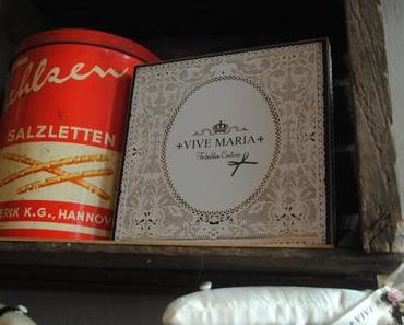 Mieze mit Attitüde trifft auf Eva im Merchandise-Unikat – Ein Besuch bei Nastrovje Potsdam, Pussy Deluxe und Vive Maria