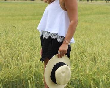 OUTFIT – STRAW HAT & LACE.