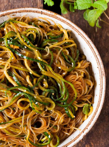 Schneller Glasnudelsalat mit Gurken-Spaghetti und Minze_Juni Favoriten