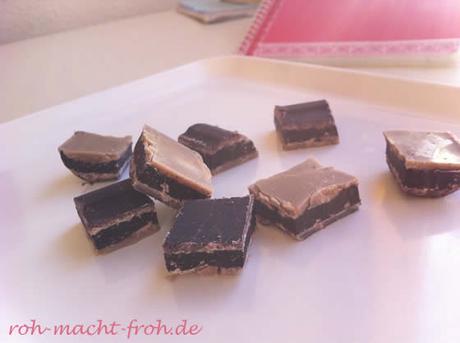 Gefüllte Acai-Beeren-Schokolade