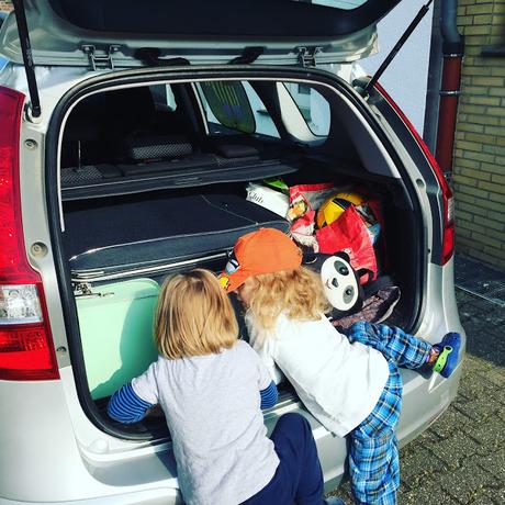 Urlaub mit zwei Kleinkindern - Auto-Tetris