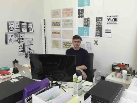 Designer Emlyn Firth, A Visual Agency, in seinem Büro im Kulturzentrum SWG3 in Glasgow, 23.5.2016, Foto: Robert B. Fishman