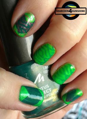 [Nails] Stamping- & Vinyl-Fail mit china glaze 1089 I'M WITH THE LIFEGUARD & MANHATTAN 006 PALM LEAF