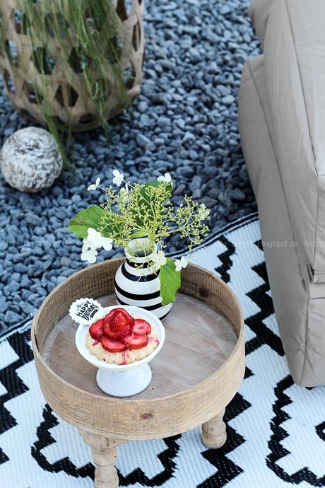 Pop Up Gartensessel, Chillarea im Garten,vom Sessel zur Liege,Outdoorsitzmöbel zum Entspannen,Kähler Vase Omagio, Cupcake Ständer aus Porcellan