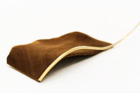 Pilzholz Röhrenschicht Querschnitt mit Schinkenmesser geschnitten mit Messingverbindung