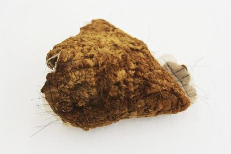 Pilzleder (Tramaleder) aus Tramaschicht, nass gewalkt und gedehnt, mit Baumwollvlies versteppt